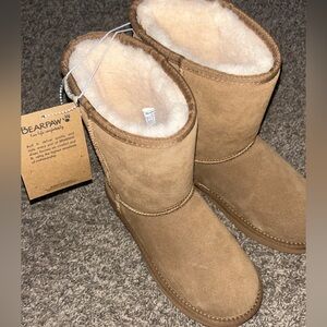 Womens Bearpaw boots size 6